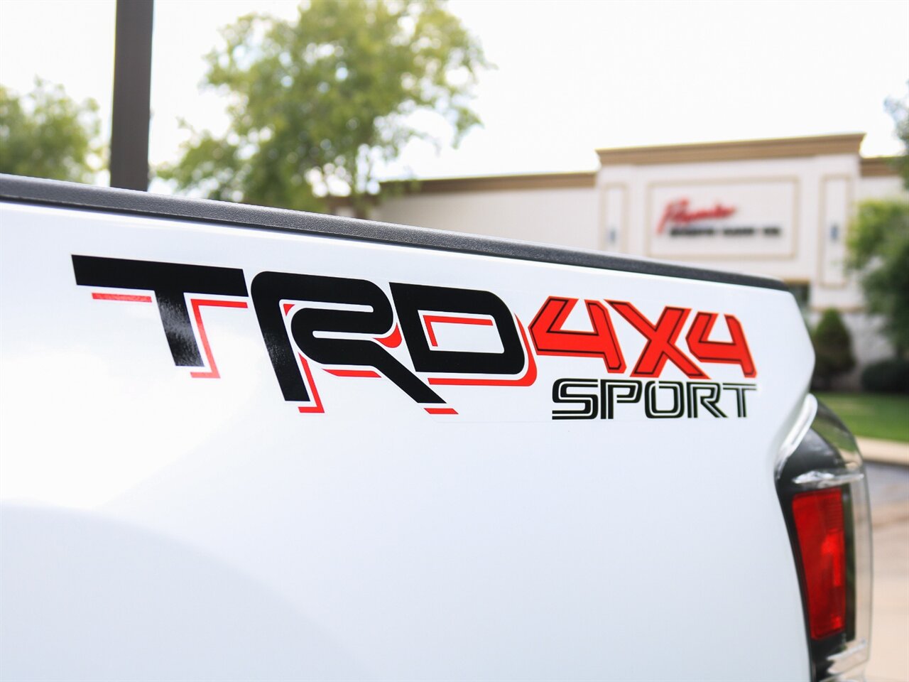 2022 Toyota Tacoma TRD Sport   - Photo 9 - Springfield, MO 65802