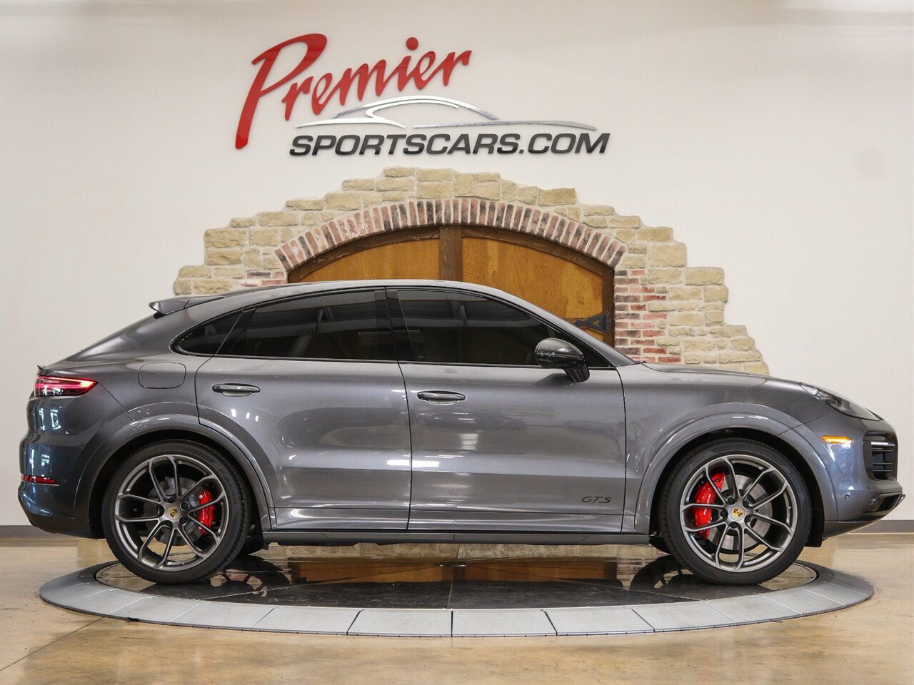 2023 Porsche Cayenne GTS Coupe  Lightweight Sport Package in Carbon Fiber - Photo 3 - Springfield, MO 65802
