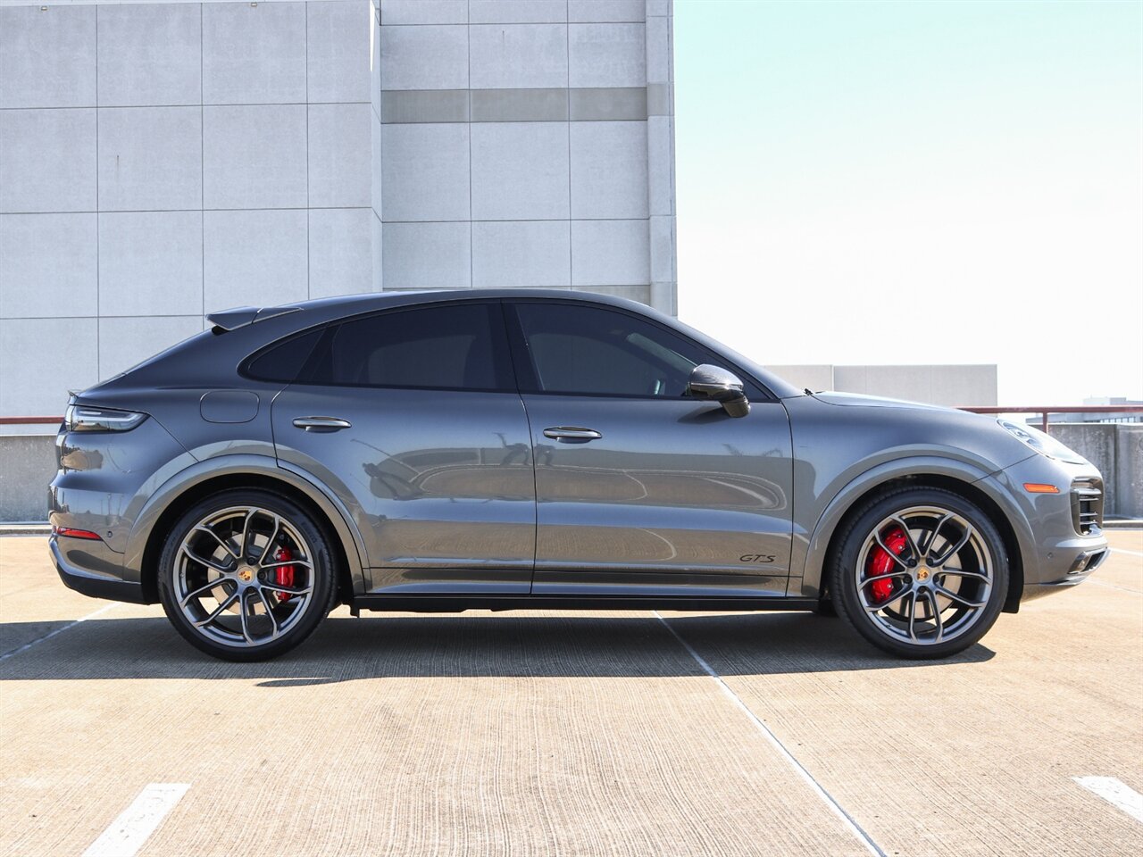 2023 Porsche Cayenne GTS Coupe  Lightweight Sport Package in Carbon Fiber - Photo 33 - Springfield, MO 65802