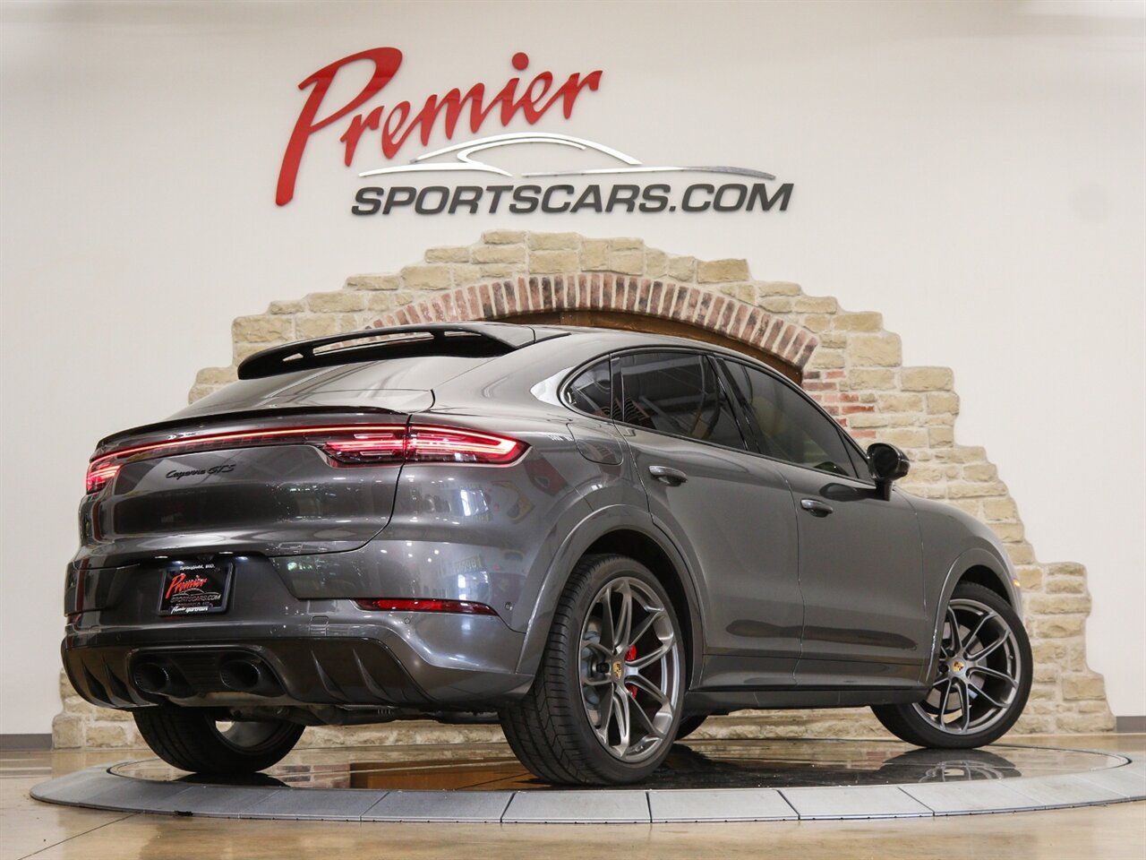 2023 Porsche Cayenne GTS Coupe  Lightweight Sport Package in Carbon Fiber - Photo 11 - Springfield, MO 65802