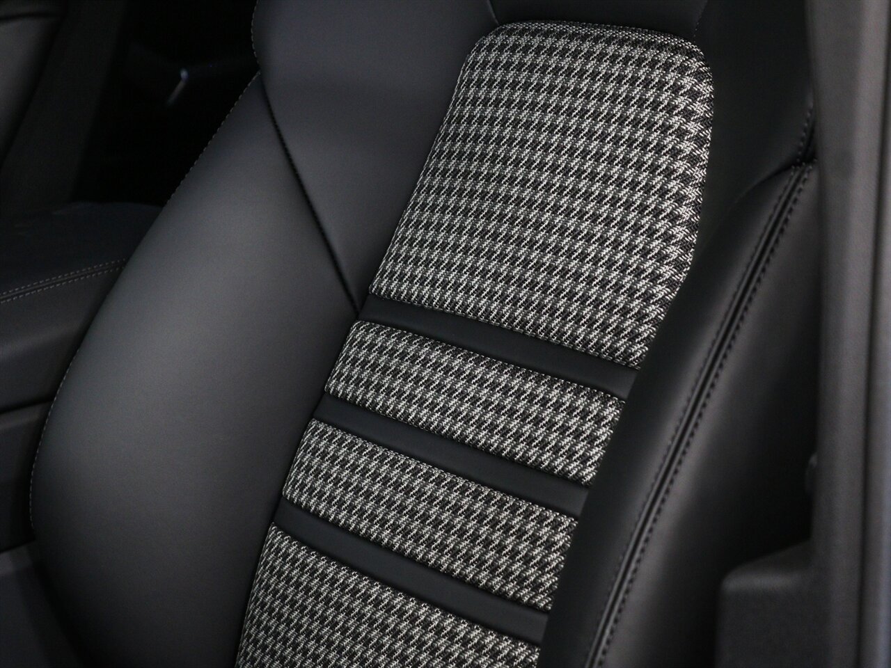 2023 Porsche Cayenne GTS Coupe  Lightweight Sport Package in Carbon Fiber - Photo 27 - Springfield, MO 65802
