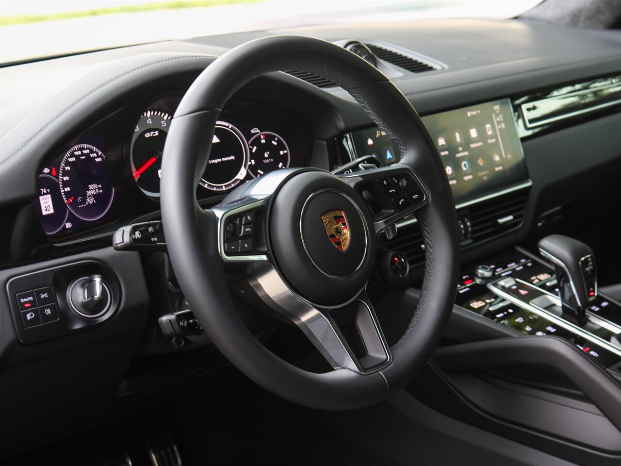 2023 Porsche Cayenne GTS Coupe  Lightweight Sport Package in Carbon Fiber - Photo 18 - Springfield, MO 65802
