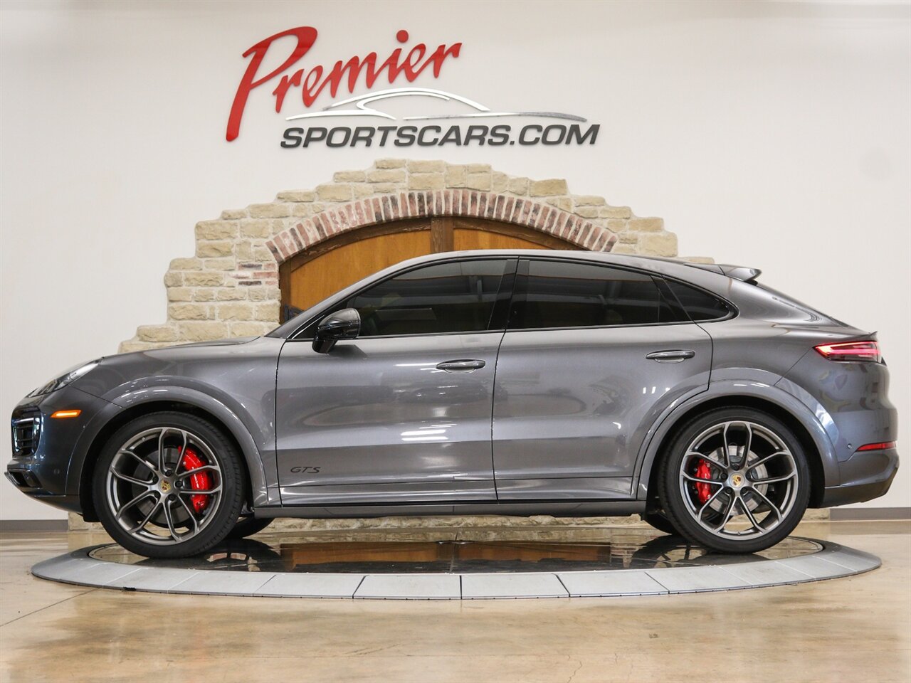 2023 Porsche Cayenne GTS Coupe  Lightweight Sport Package in Carbon Fiber - Photo 8 - Springfield, MO 65802