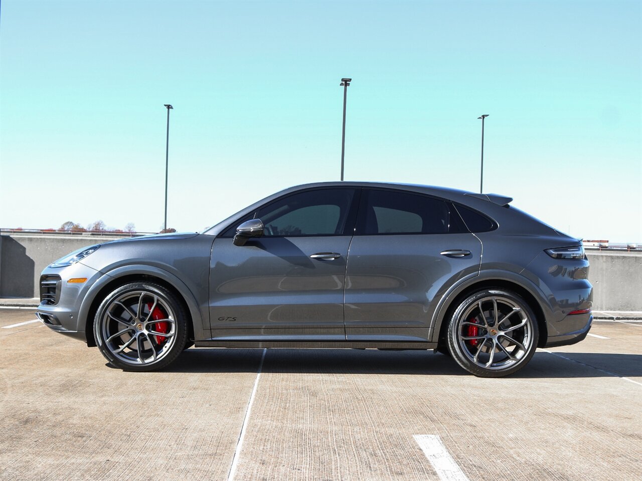 2023 Porsche Cayenne GTS Coupe  Lightweight Sport Package in Carbon Fiber - Photo 39 - Springfield, MO 65802