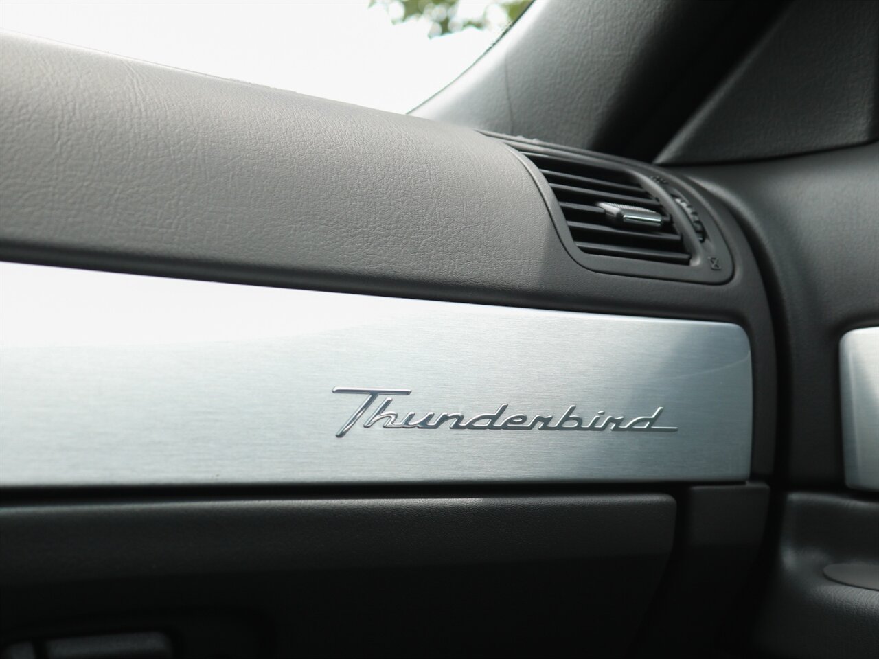 2002 Ford Thunderbird Deluxe   - Photo 24 - Springfield, MO 65802