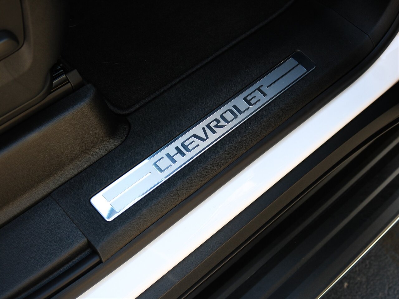 2023 Chevrolet Tahoe   - Photo 9 - Springfield, MO 65802