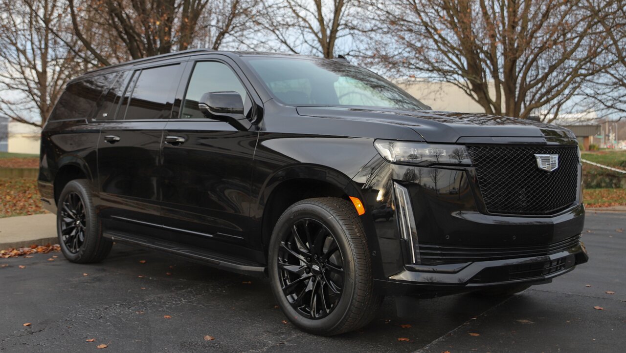 2021 Cadillac Escalade ESV Sport   - Photo 4 - Springfield, MO 65802