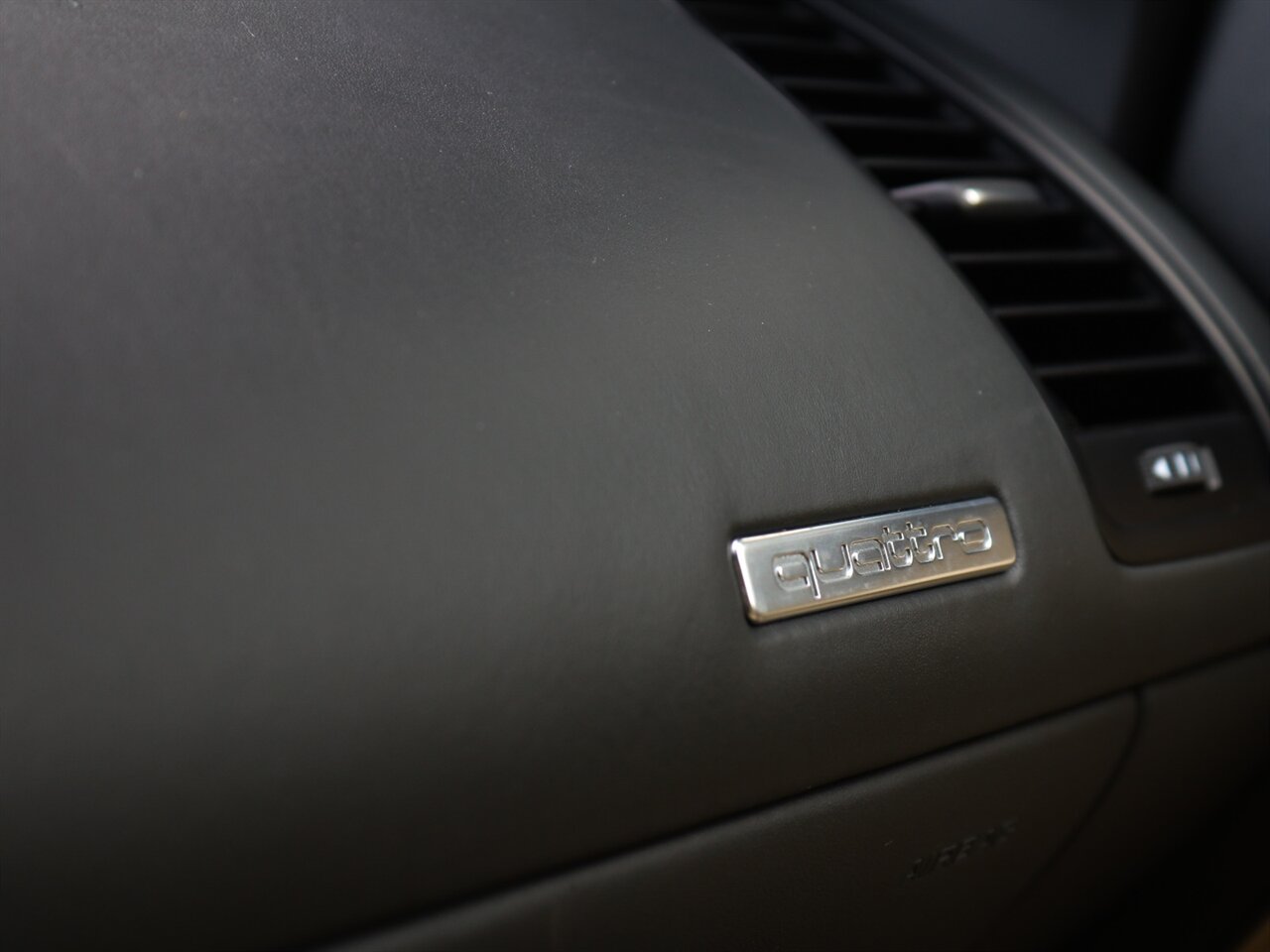 2011 Audi R8 4.2 quattro  Manual - Photo 22 - Springfield, MO 65802