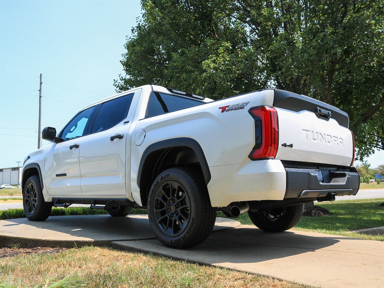 2022 Toyota Tundra SR5  Crew Max 5.5 - Photo 10 - Springfield, MO 65802