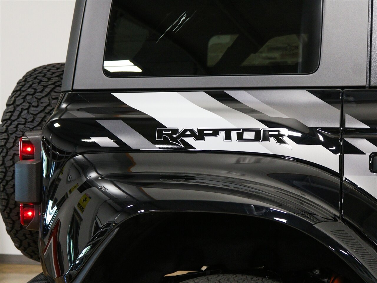 2024 Ford Bronco Raptor   - Photo 5 - Springfield, MO 65802
