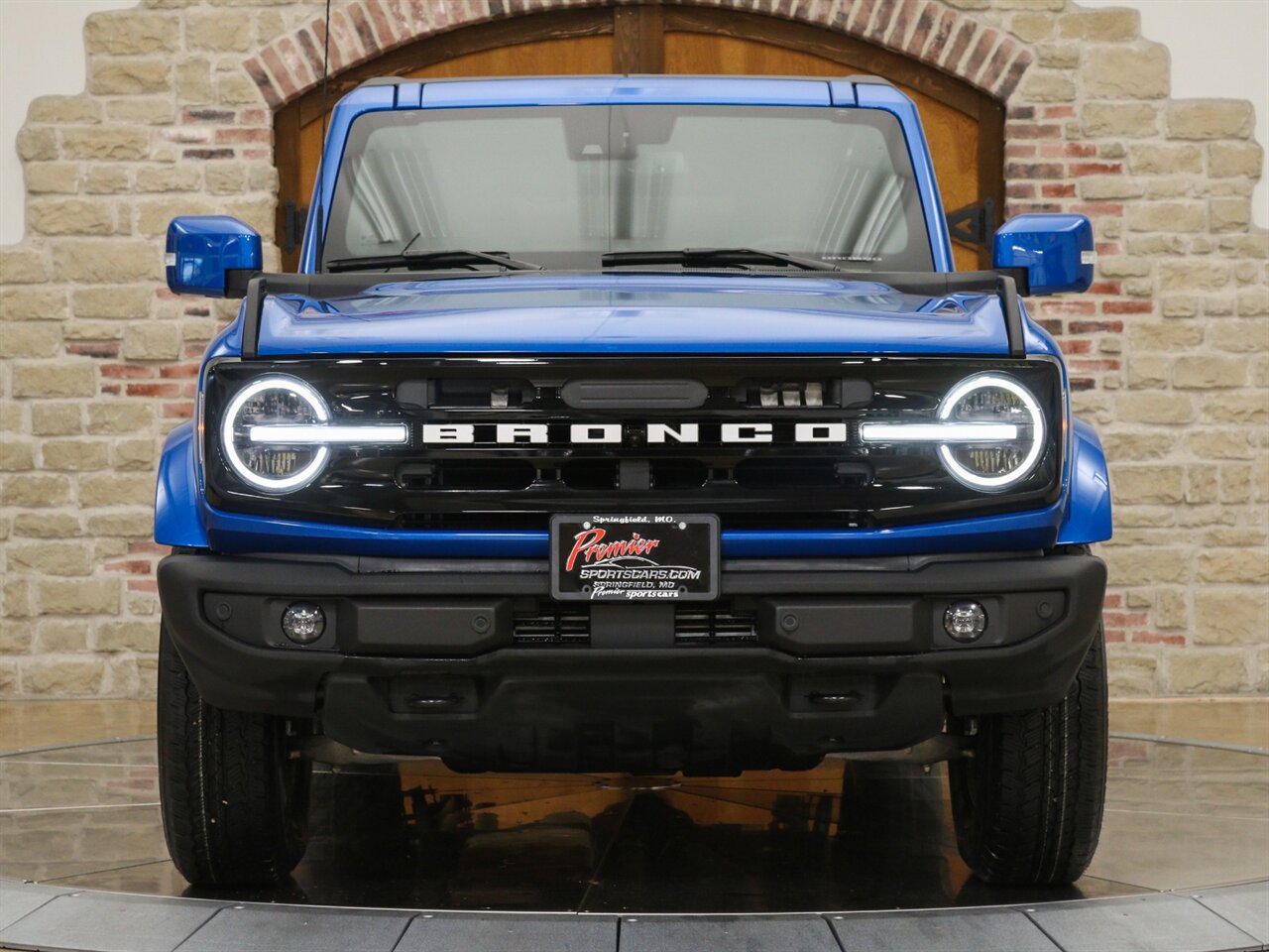 2023 Ford Bronco  4x4 - Photo 8 - Springfield, MO 65802