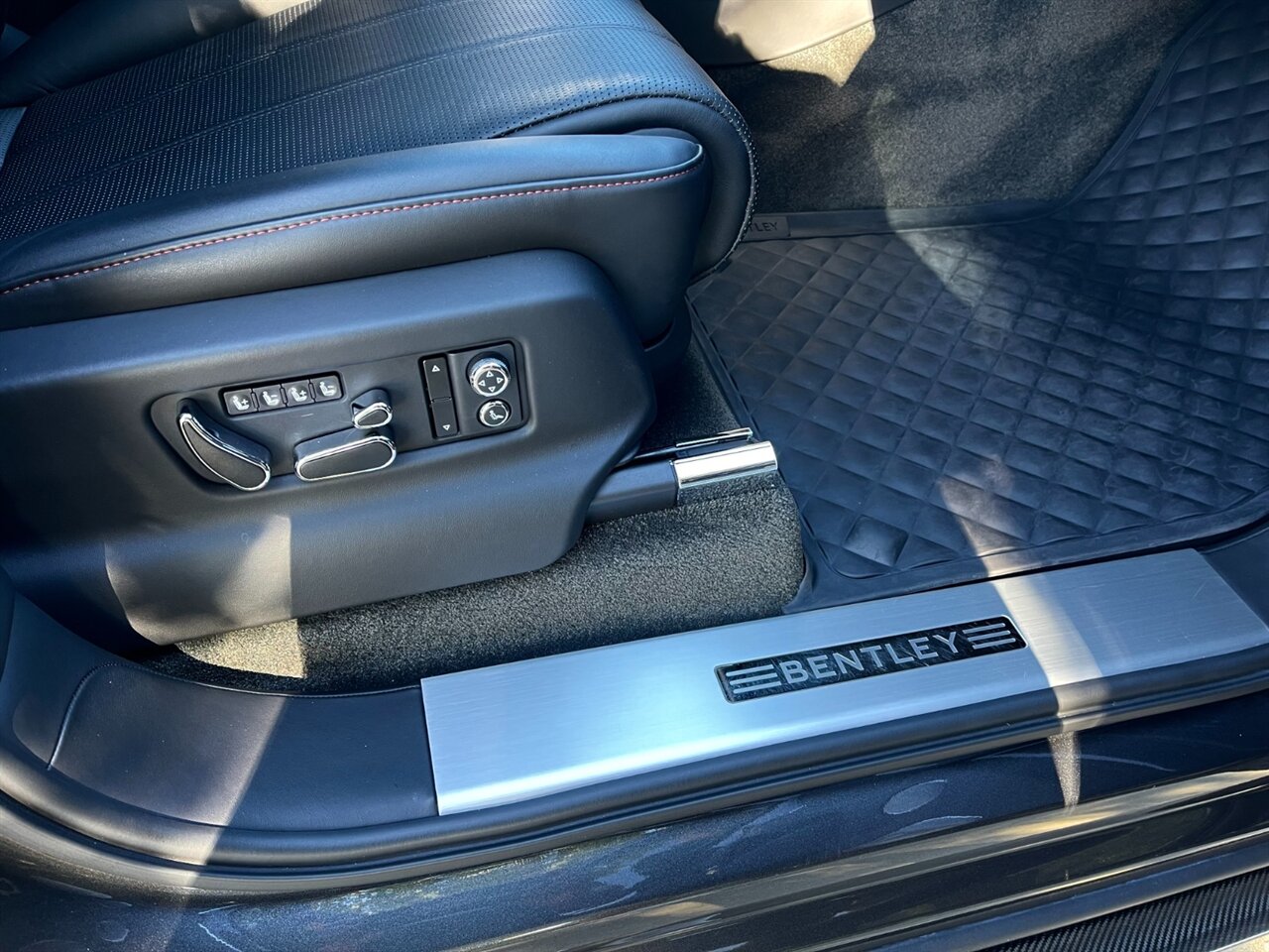 2018 Bentley Bentayga Onyx Edition   - Photo 28 - Springfield, MO 65802