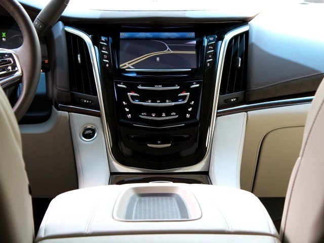 2015 Cadillac Escalade Luxury   - Photo 20 - Springfield, MO 65802