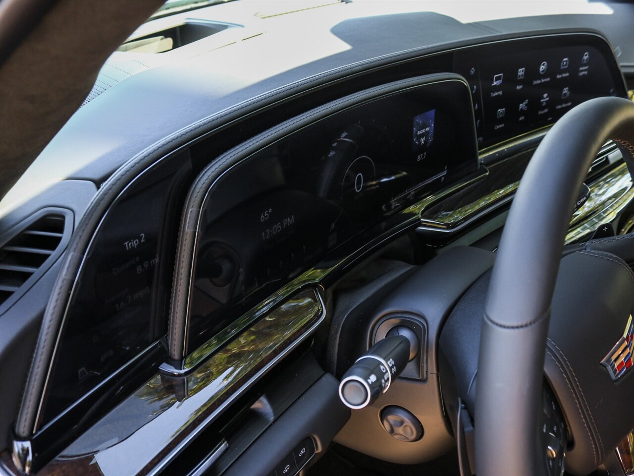 2023 Cadillac Escalade Premium Luxury Plati   - Photo 18 - Springfield, MO 65802