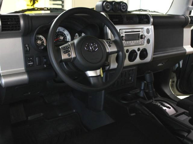 2014 Toyota FJ Cruiser   - Photo 13 - Springfield, MO 65802