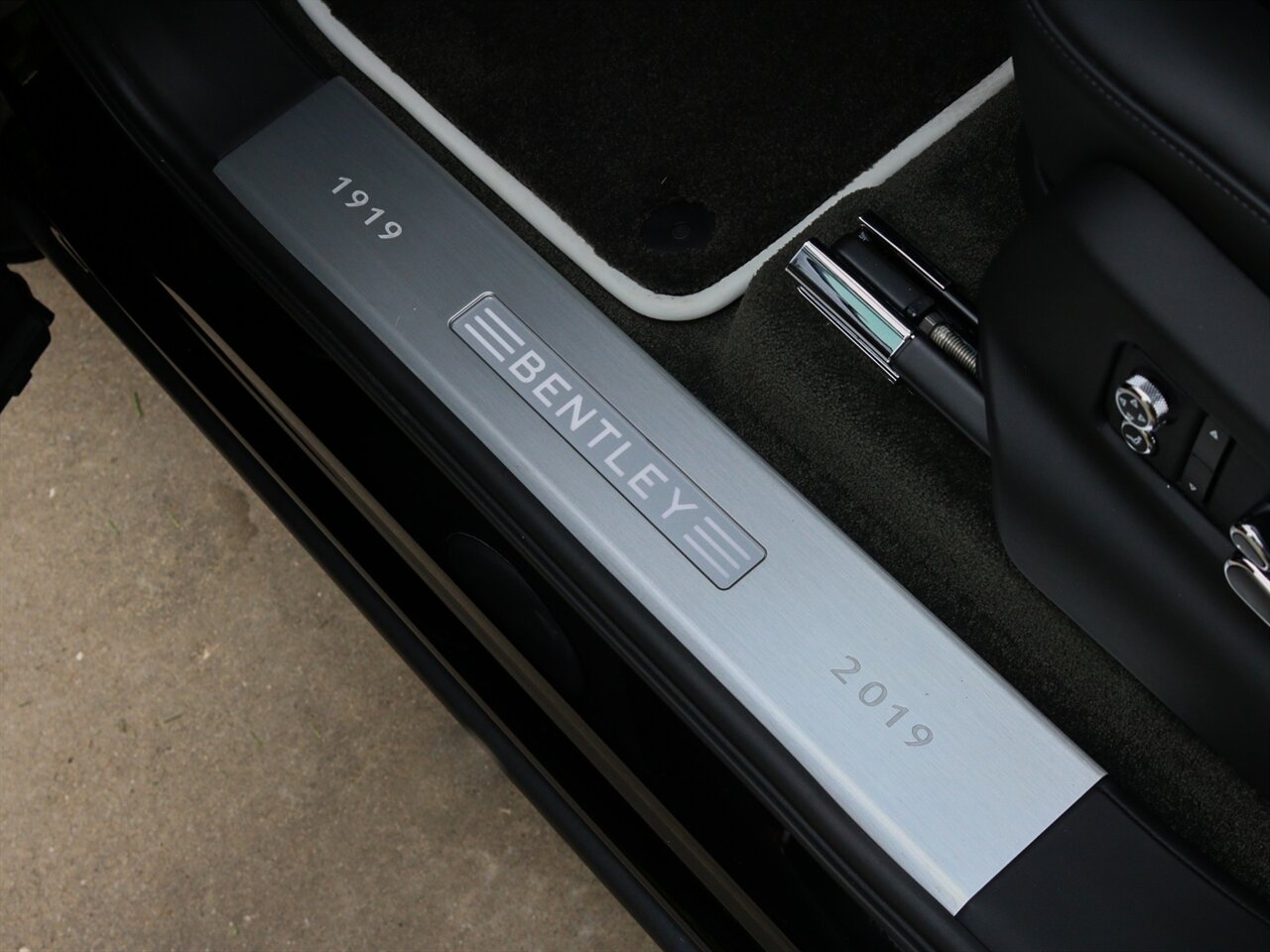 2020 Bentley Bentayga V8  Design Series - Photo 44 - Springfield, MO 65802
