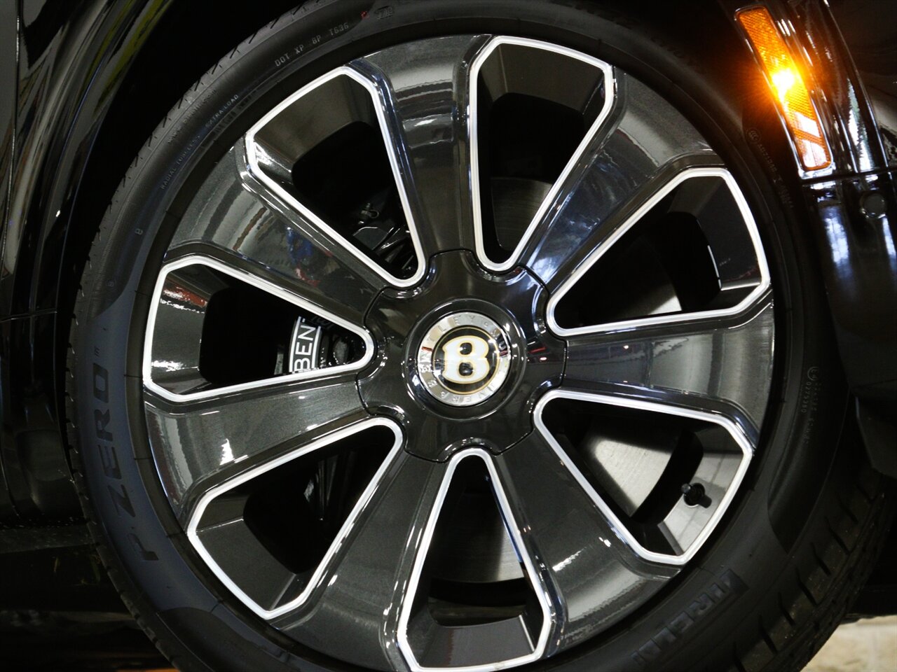 2020 Bentley Bentayga V8  Design Series - Photo 60 - Springfield, MO 65802