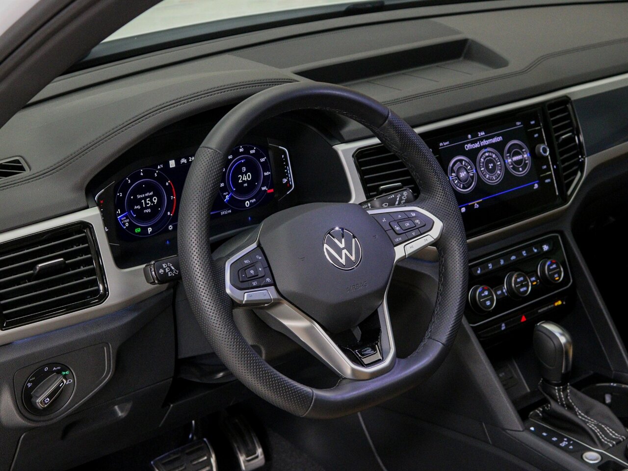 2022 Volkswagen Atlas Cross Sport V6 SEL Premium R-Lin   - Photo 26 - Springfield, MO 65802