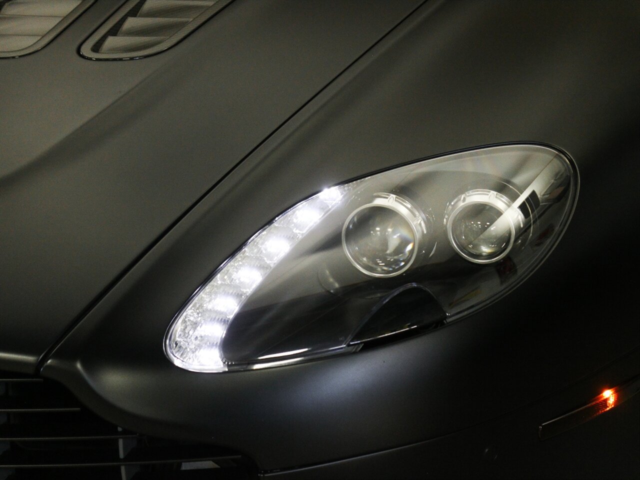 2012 Aston Martin V12 Vantage Carbon Black   - Photo 45 - Springfield, MO 65802