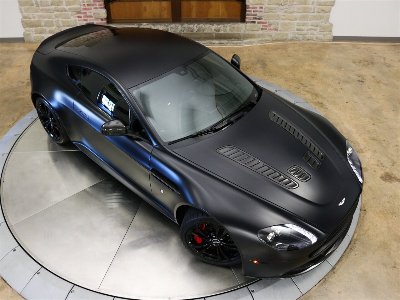 2012 Aston Martin V12 Vantage Carbon Black   - Photo 13 - Springfield, MO 65802