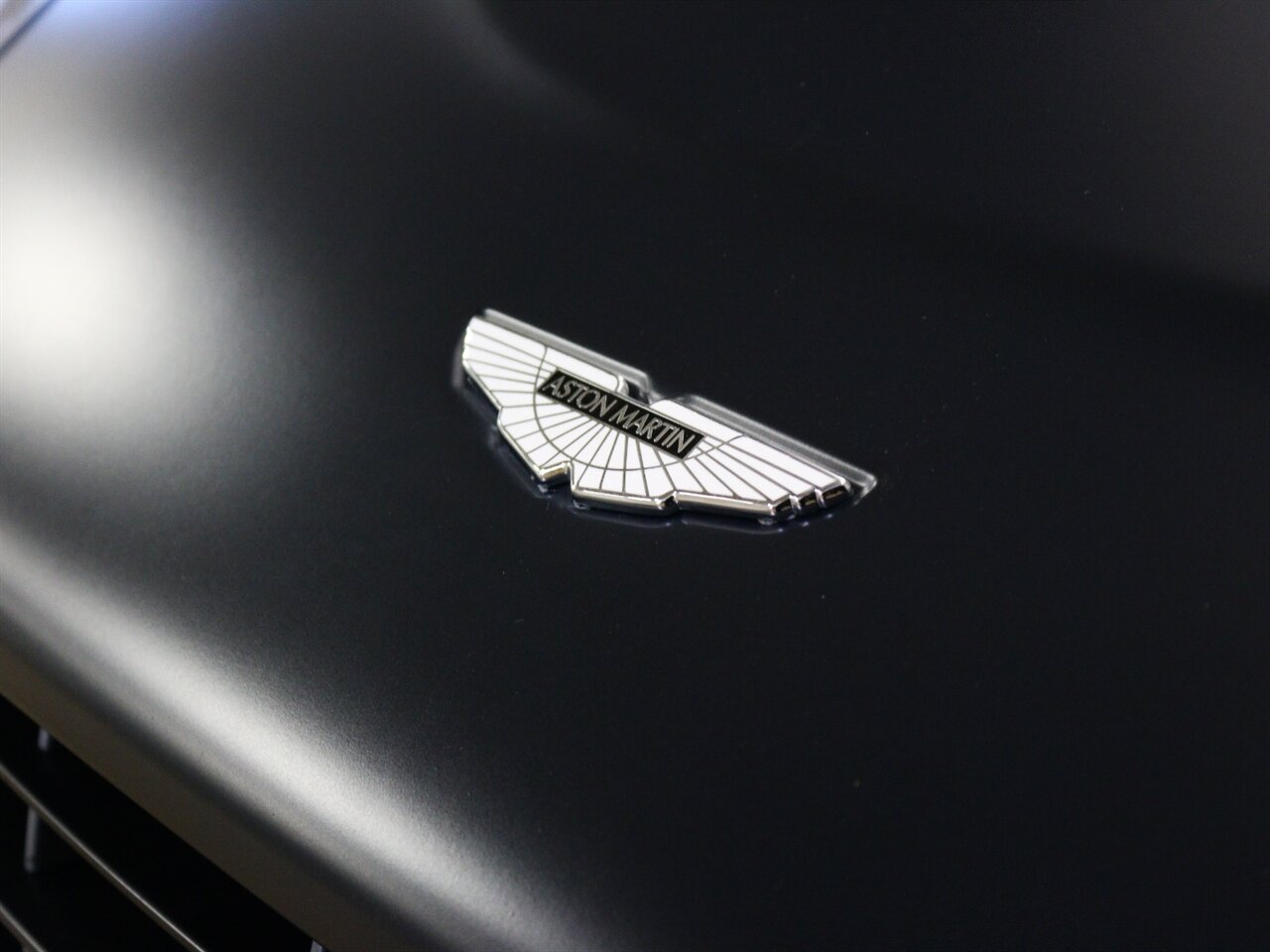 2012 Aston Martin V12 Vantage Carbon Black   - Photo 44 - Springfield, MO 65802