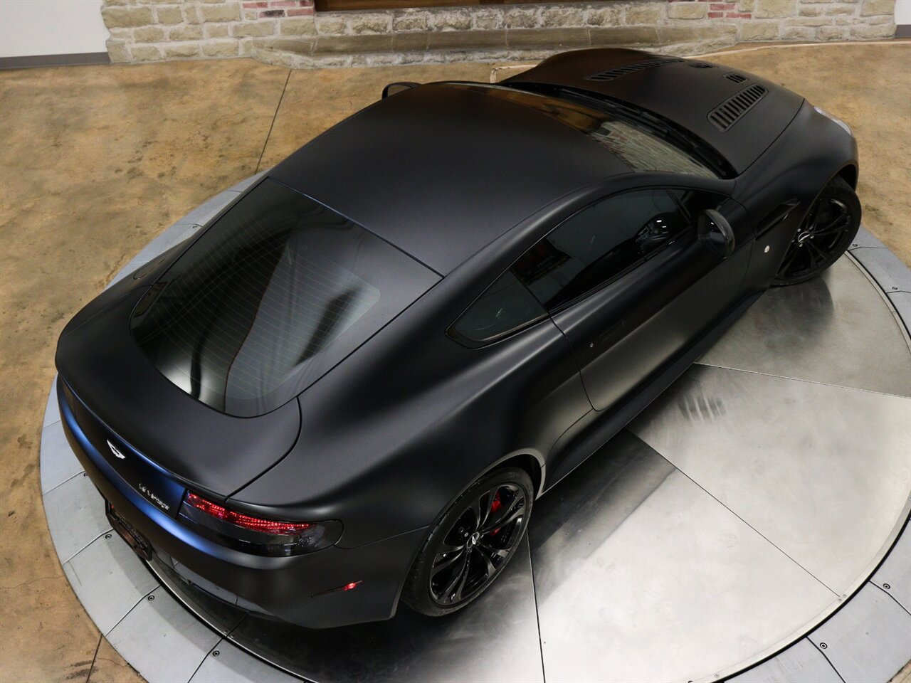 2012 Aston Martin V12 Vantage Carbon Black   - Photo 12 - Springfield, MO 65802