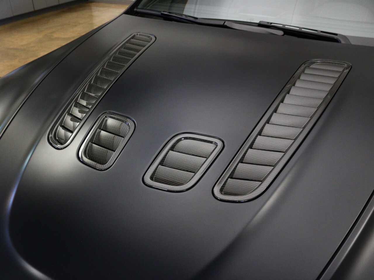 2012 Aston Martin V12 Vantage Carbon Black   - Photo 43 - Springfield, MO 65802
