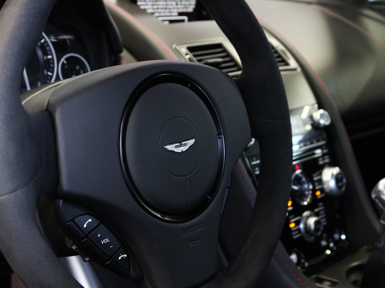 2012 Aston Martin V12 Vantage Carbon Black   - Photo 14 - Springfield, MO 65802