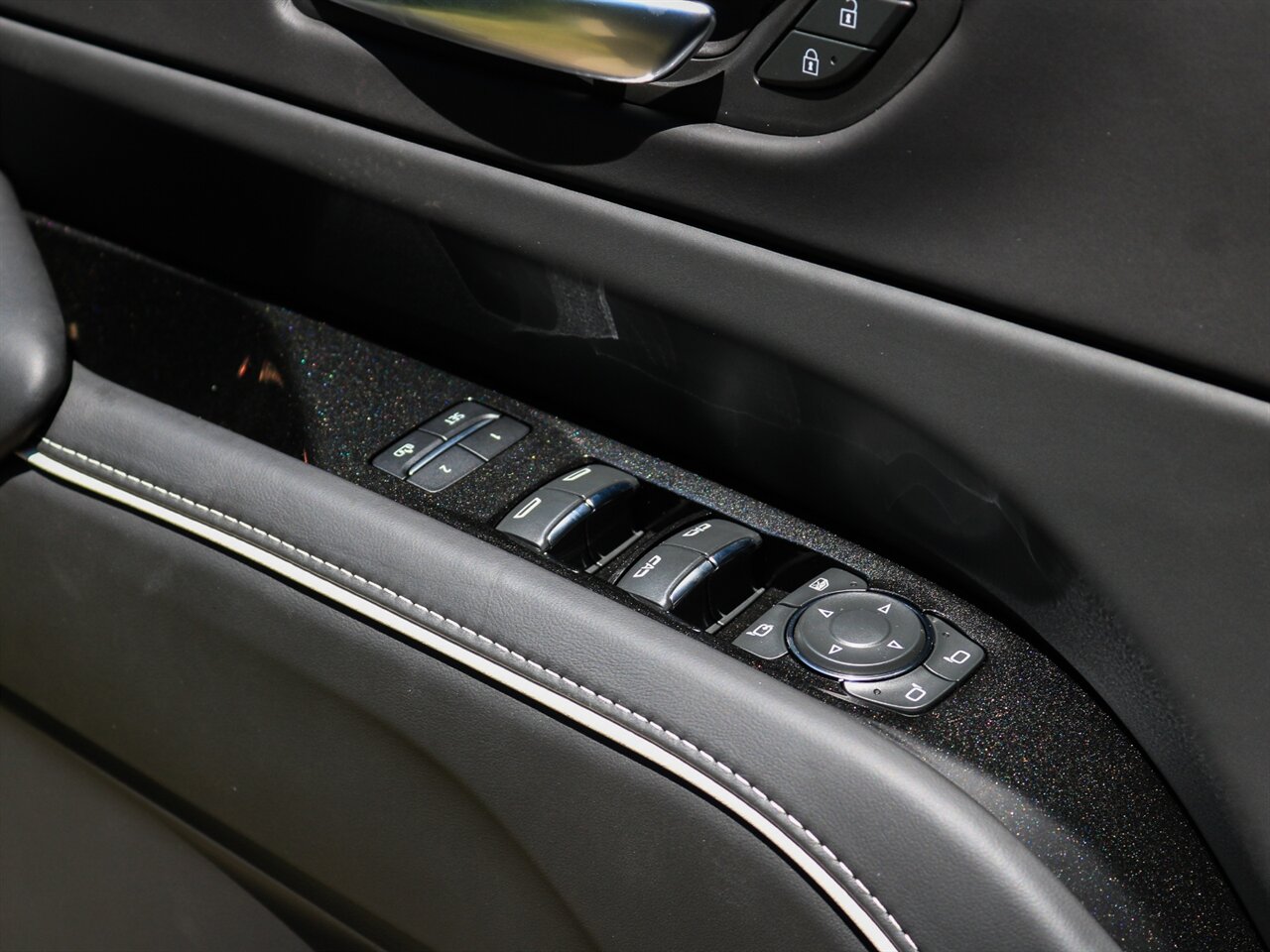 2022 Cadillac Escalade Sport Platinum  4 wheel drive - Photo 12 - Springfield, MO 65802