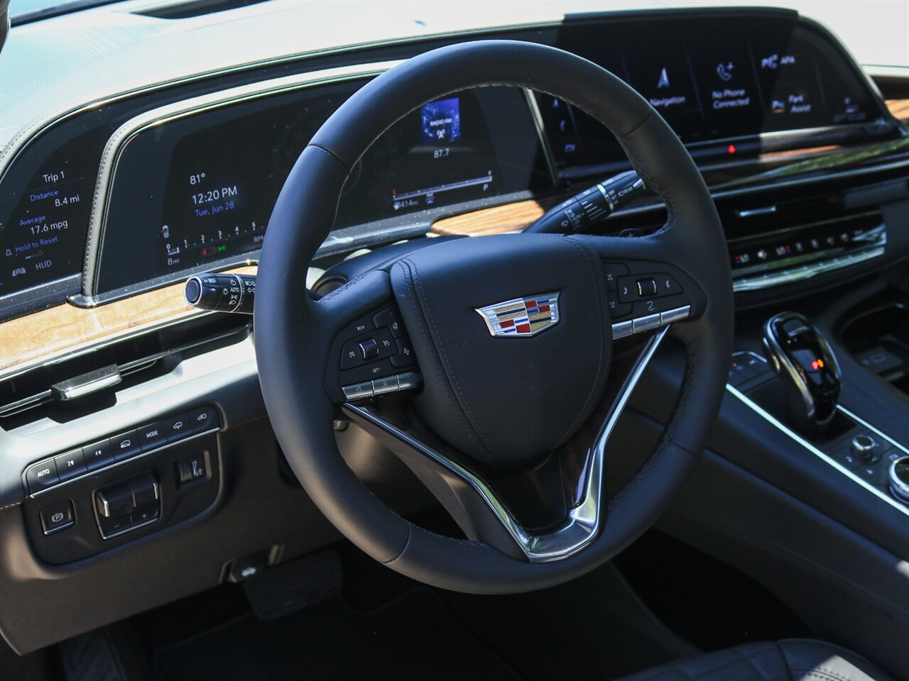 2022 Cadillac Escalade Sport Platinum  4 wheel drive - Photo 14 - Springfield, MO 65802