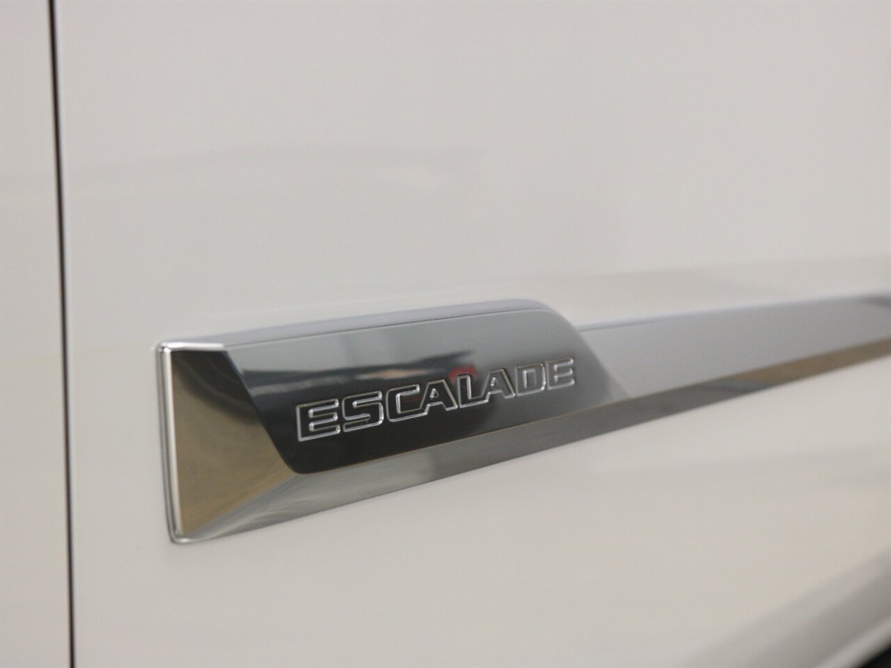 2016 Cadillac Escalade Platinum   - Photo 46 - Springfield, MO 65802