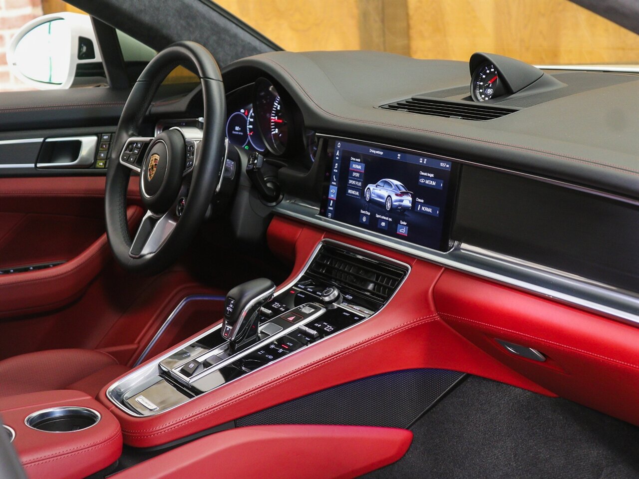 2020 Porsche Panamera GTS   - Photo 39 - Springfield, MO 65802