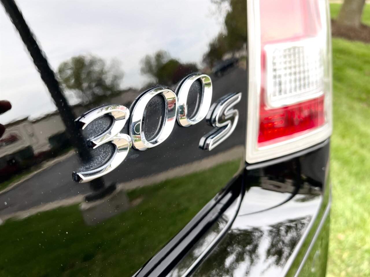 2012 Chrysler 300 S   - Photo 24 - Springfield, MO 65802