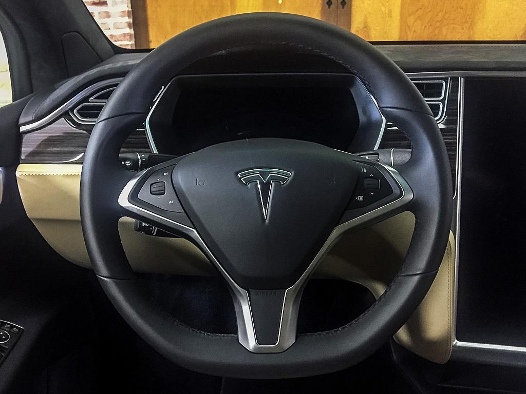 2016 Tesla Model X 90D   - Photo 11 - Springfield, MO 65802