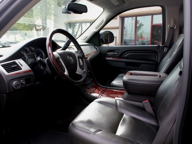 2012 Cadillac Escalade Premium   - Photo 13 - Springfield, MO 65802