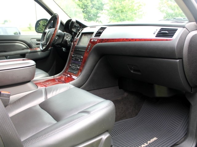 2012 Cadillac Escalade Premium   - Photo 15 - Springfield, MO 65802