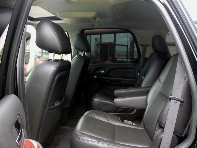 2012 Cadillac Escalade Premium   - Photo 16 - Springfield, MO 65802
