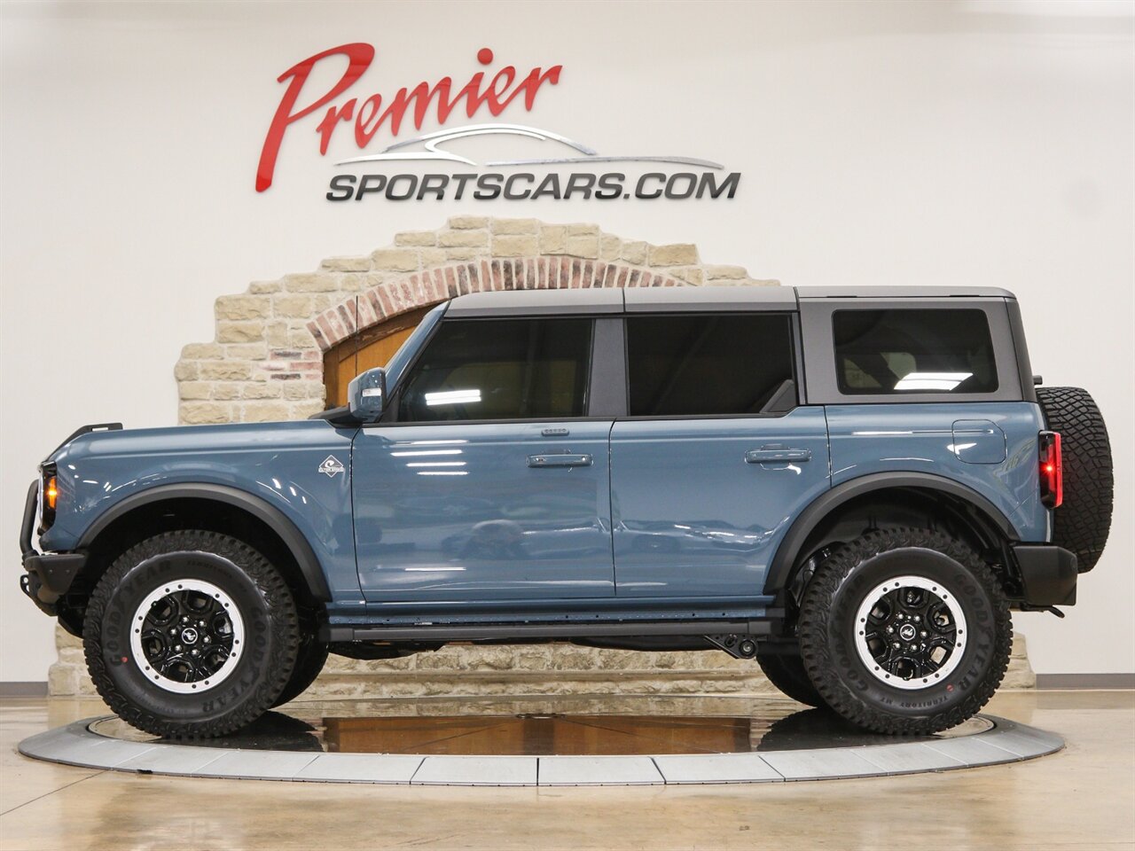 2023 Ford Bronco Outer Banks Advanced  - Sasquatch Package - Photo 9 - Springfield, MO 65802