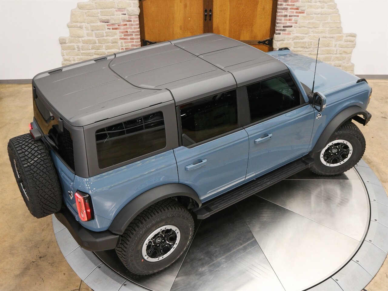 2023 Ford Bronco Outer Banks Advanced  - Sasquatch Package - Photo 18 - Springfield, MO 65802
