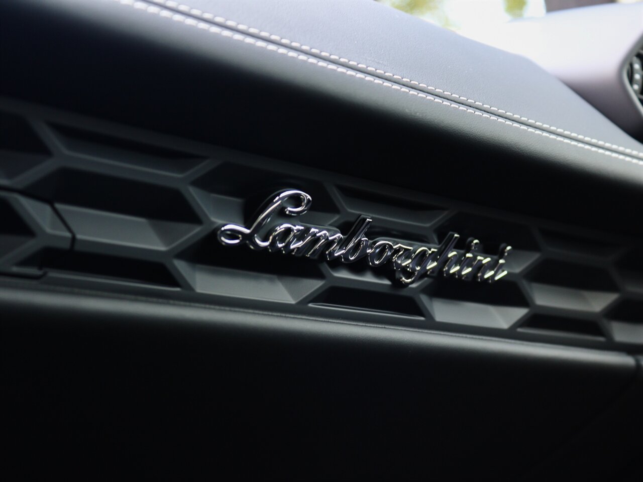 2017 Lamborghini Huracan LP 580-2   - Photo 33 - Springfield, MO 65802