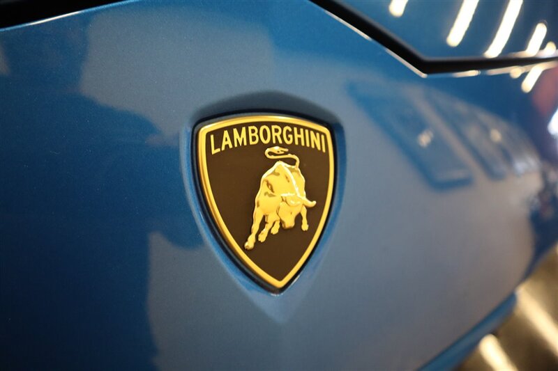 2021 Lamborghini Urus photo