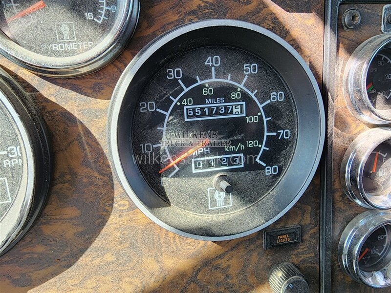 1998 Kenworth W900 Flat top - Photo 11 - Goodland, KS 67735