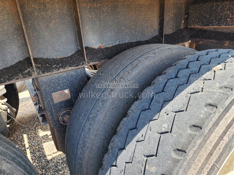 2012 Dakota Belly Dump Triple axle - Photo 10 - Goodland, KS 67735