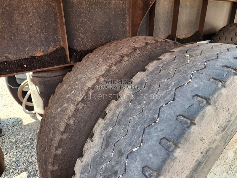 2012 Dakota Belly Dump Triple axle - Photo 6 - Goodland, KS 67735