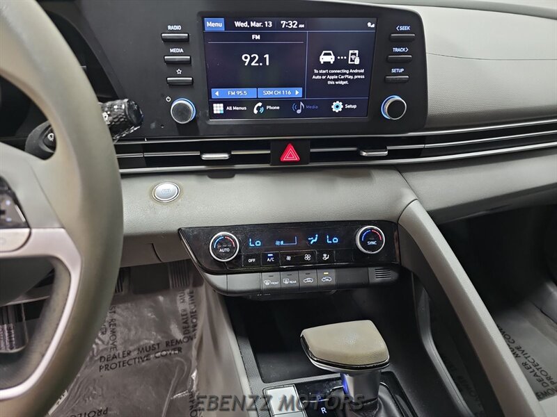 2021 Hyundai Elantra SEL photo