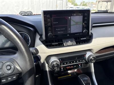 2019 Toyota RAV4 Hybrid Limited   - Photo 11 - Rushville, IN 46173