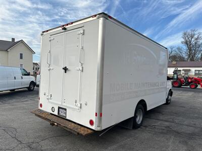 2015 Chevrolet Express Commercial Cutaway Box Van   - Photo 5 - Rushville, IN 46173