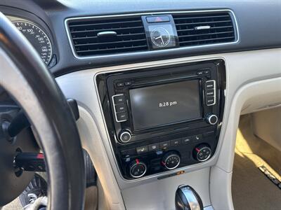 2013 Volkswagen Passat TDI SE   - Photo 12 - Rushville, IN 46173