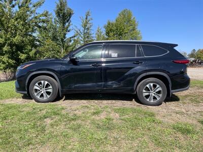 2021 Toyota Highlander XLE   - Photo 1 - Rushville, IN 46173