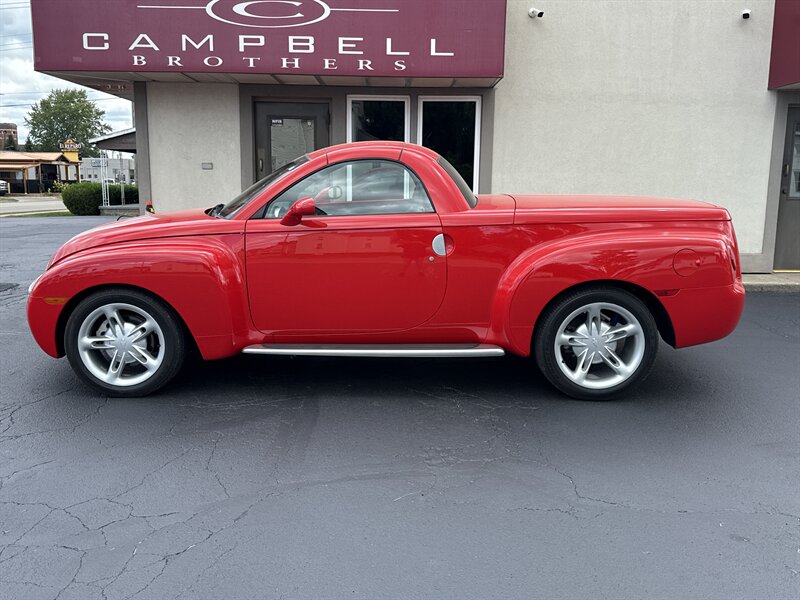 2004 Chevrolet SSR LS   - Photo 1 - Rushville, IN 46173